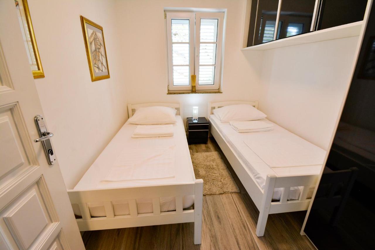 Apartment 10 In Villa Petrac Banjol Exterior foto